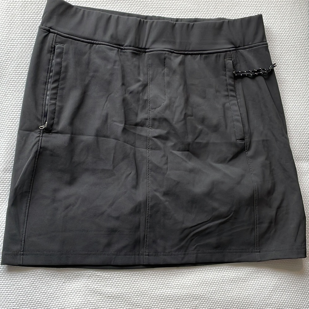 Avalanche grey skirt/short combo = skort